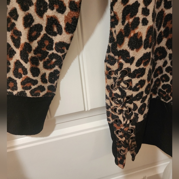 Sweater - Picture 4 of 4